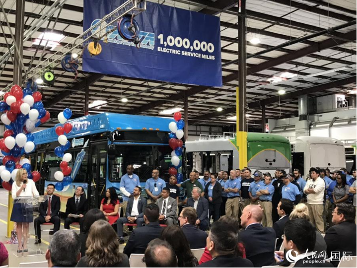 比亚迪美国工厂第300辆电动巴士下线 在北美投资额超2.5亿美元