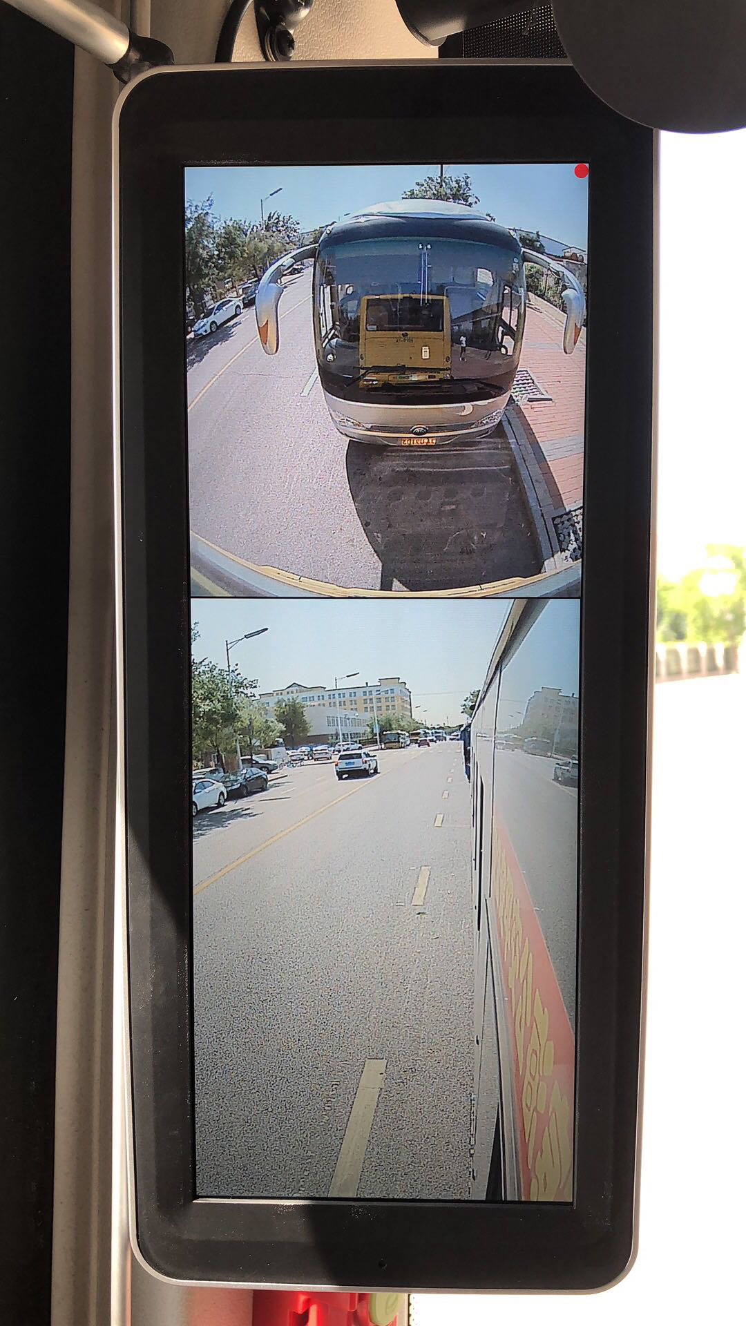 融盛黑科技电子后视镜，无盲区保障哈尔滨公交运营