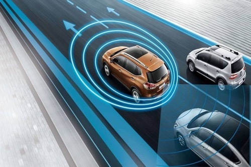 “智能的车”驶上“聪明的路” 5G车联网打通万亿产业链