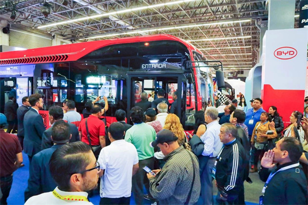 比亚迪携多款新能源产品亮相墨西哥交通运输博览会，助力可持续发展